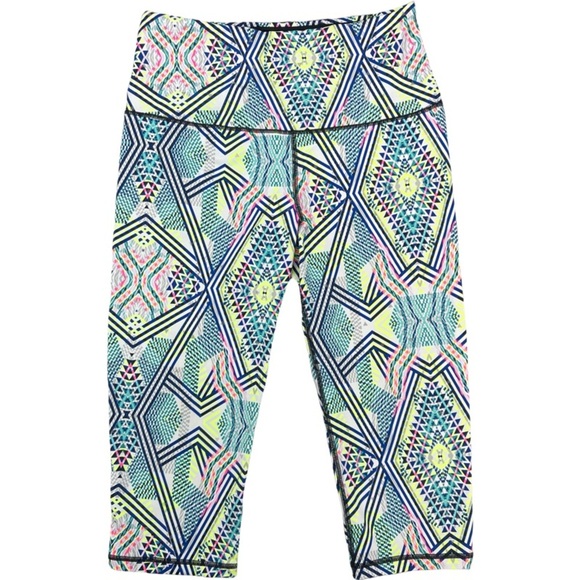 Victoria's Secret Women’s Geometric Capri Legging BasCourt KNOCKOUT Medium EUC - Picture 1 of 10